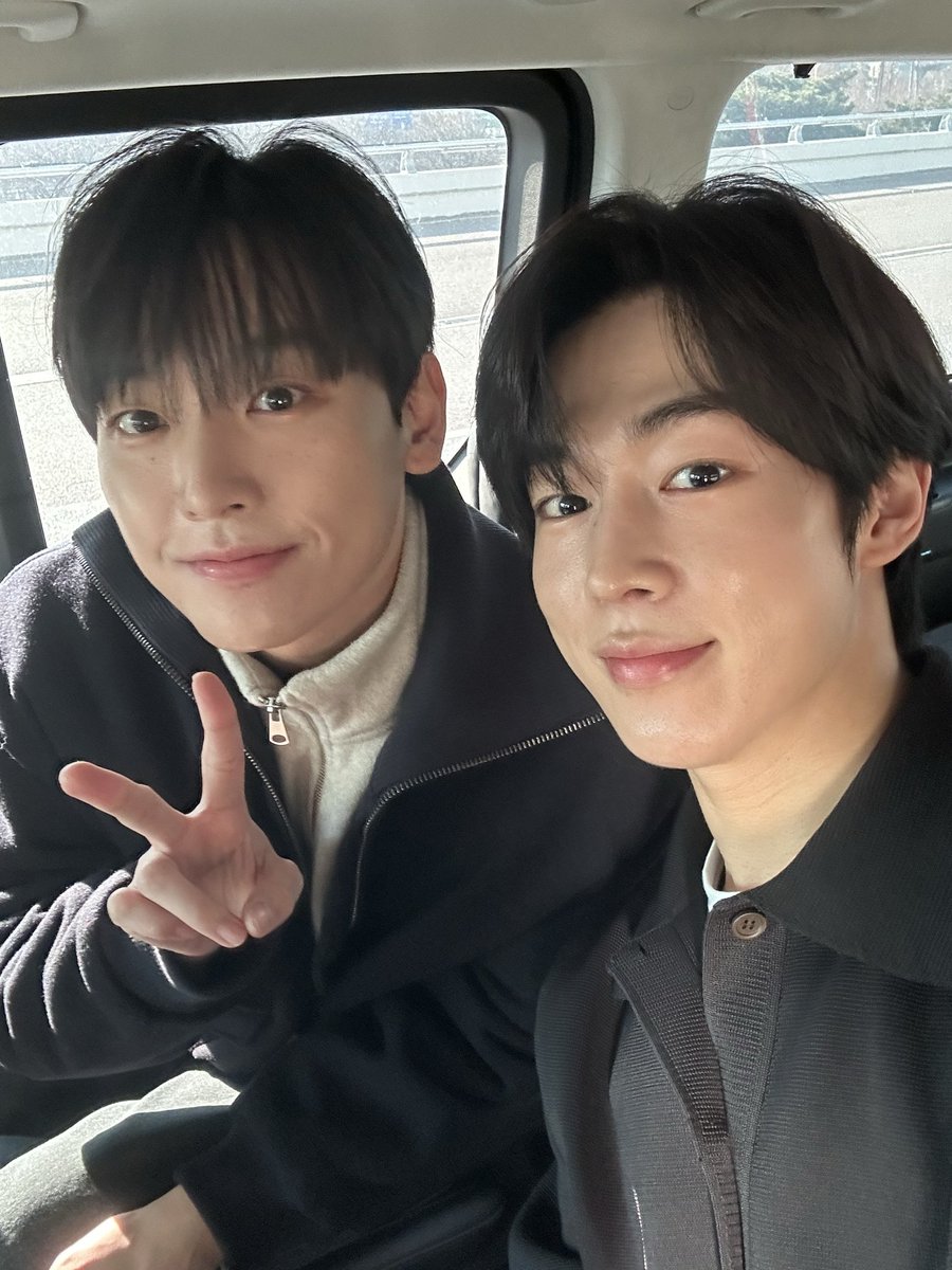 SF9official's tweet photo. 잘 다녀올게요 판타지:) 
#SF9 #INSEONG #DAWON https://t.co/D4oKzgQGfZ