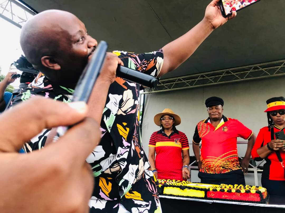 _cosatu's tweet photo. #COSATU celebrated its #38Anniversary at the Curries Fountain stadium in Durban #HappyBirthdayCOSATU @eNCA https://t.co/7Ii9xmamMe