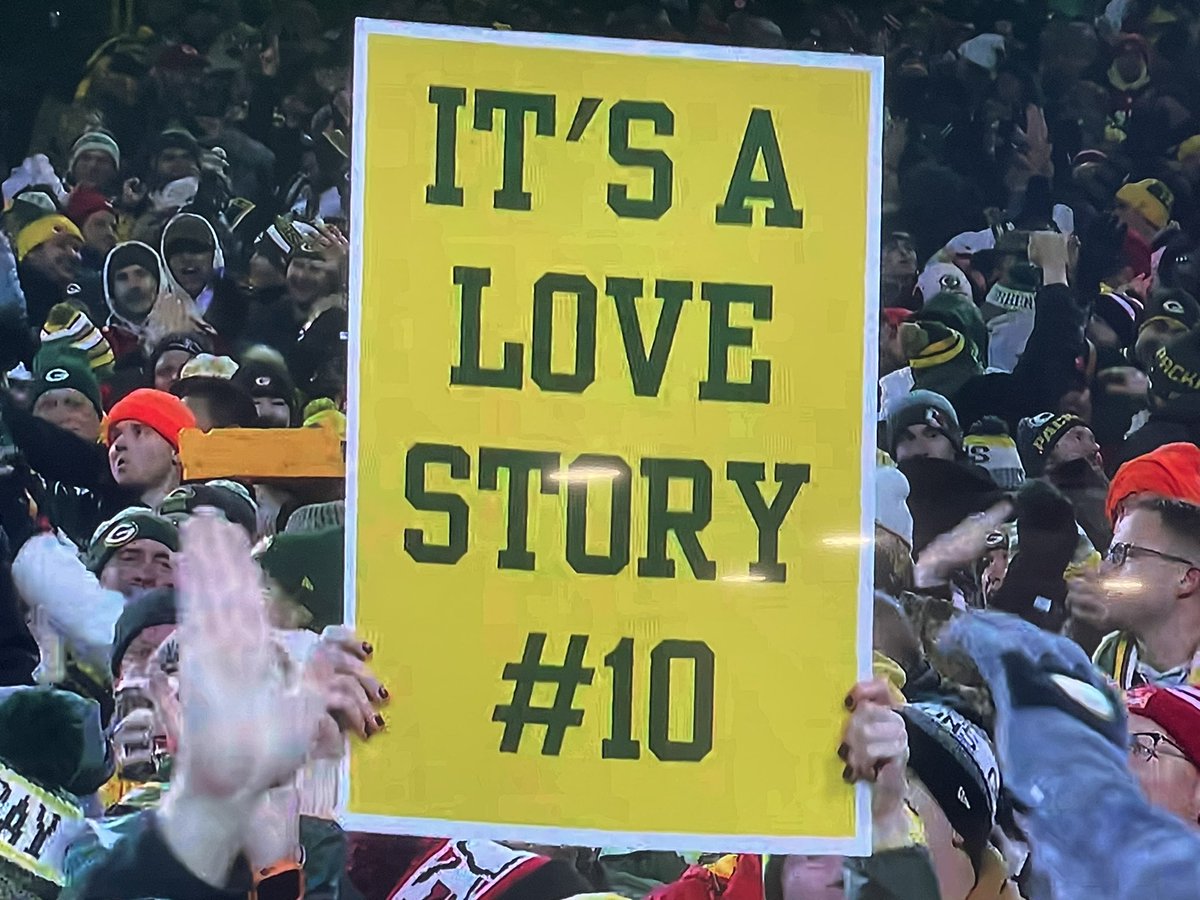 Jaige83's tweet photo. It’s a Love story baby just say yes. #TaylorSwift @packers https://t.co/B63cVnF6jp