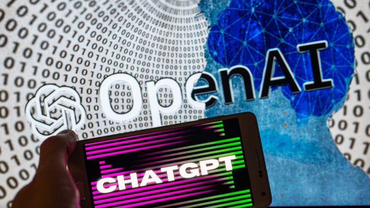 NhatnamSL's tweet photo. ChatGPT đã chọn 3 altcoin này cho mùa altcoin tiếp theo
Khi được hỏi, trí tuệ nhân tạo đã chọn 3 altcoin như sau.

Lựa chọn thận trọng: Ethereum ( ETH ) vẫn là một lựa chọn mạnh mẽ đối với các nhà đầu tư thận trọng do vị thế của nó là nền tảng hợp đồng thông minh hàng đầu. Với việc hoàn tất quá trình chuyển đổi sang cơ chế đồng thuận bằng chứng cổ phần thông qua nâng cấp Ethereum 2.0, Ethereum hứa hẹn sẽ cải thiện khả năng mở rộng, bảo mật và tính bền vững.

Lựa chọn mạo hiểm: Polkadot ( DOT ) nhấn mạnh khả năng tương tác giữa các chuỗi khối khác nhau, cho phép truyền dữ liệu và giá trị qua các mạng không tương thích trước đây. Đối với các nhà đầu tư năng nổ, DOT mang đến một khoản đầu tư đầy hứa hẹn nhờ tiềm năng kết nối và củng cố các dự án blockchain khác nhau.
Nhu cầu về DOT sẽ tăng mạnh khi có nhiều parachain hơn được đưa vào sử dụng.

Lựa chọn có mạo hiểm cao: Solana ( SOL ) đã nổi lên như một blockchain thông lượng cao nhắm đến các giao dịch tốc độ cao và chi phí thấp.
Solana có ưu thế về tốc độ và tính hiệu quả nhờ vào những kỹ thuật tiến bộ như Proof of History và thời gian tạo block nhanh chóng.