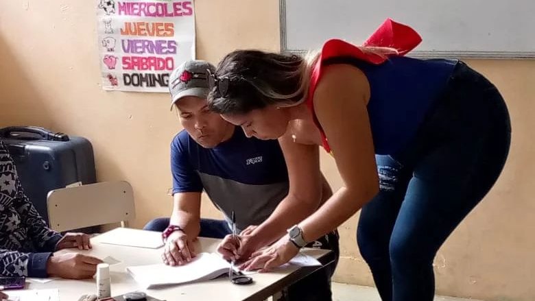 CleSucre's tweet photo. Trabajadoras y trabajadores activos en defensa del Esequibo.  

#VenezuelaEsEsequibo #SomosCles #ChávezsiempreChávez #GestiónParlamentaria2023 https://t.co/JWA3MWygdU