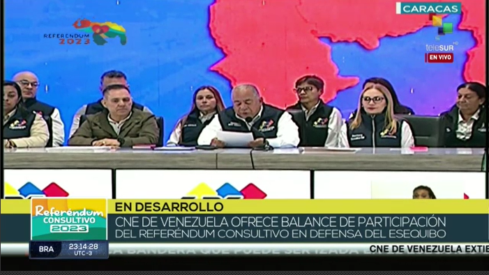 <a href="/NicolasMaduro/">Nicolás Maduro</a> <a href="/madeleintlSUR/">Madelein Garcia</a> <a href="/jorgerpsuv/">Jorge Rodríguez</a> <a href="/delcyrodriguezv/">Delcy Rodríguez</a> <a href="/JFlorestlSUR/">Jerani Flores</a> <a href="/vladimirpadrino/">Vladimir Padrino L.</a> #ENVIVO | El #CNE informa que se obtuvieron los siguientes resultados: 

Primera pregunta SI 97.83%
Segunda pregunta SI 98.11%
Tercera pregunta SI 95.40%
Cuarta pregunta SI 95.94%
Quinta pregunta SI 95.93%

#ElEsequiboEsNuestro

#VenezuelaToda

👉bit.ly/teleSUR