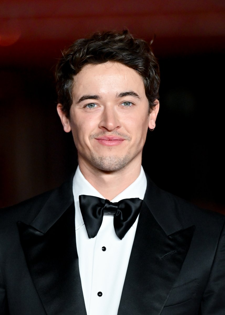Variety's tweet photo. Tom Blyth poses for photos at the #AcademyGala. https://t.co/2YTyg5jERM https://t.co/6ipzmiADkU