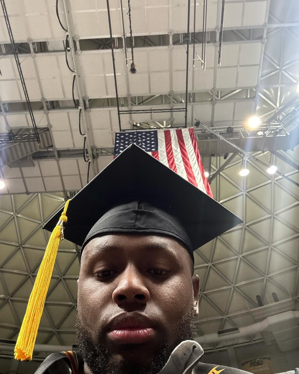 rll_2_'s tweet photo. 🎓🤝🏾 https://t.co/haDjf6ScfM