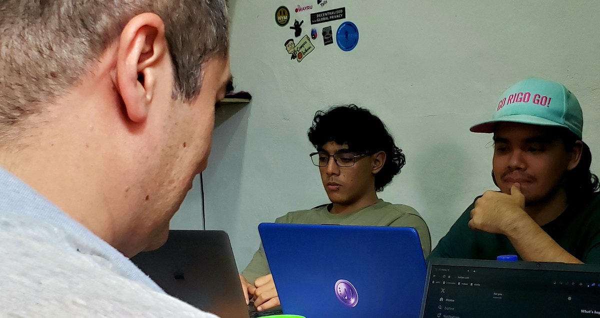 alexrubeola's tweet photo. Hackathon Web3 Colombia 2023 se enorgullece en presentar el podio de ganadores:

🥇1er Lugar 
GreenGate
🥈2do Lugar
Kiwi
🥉3er Lugar
TrainYourAI
🎊🎉🎊🎉

Kiwi desde la casa @platohedro  felicidades https://t.co/yK82pHqLSp