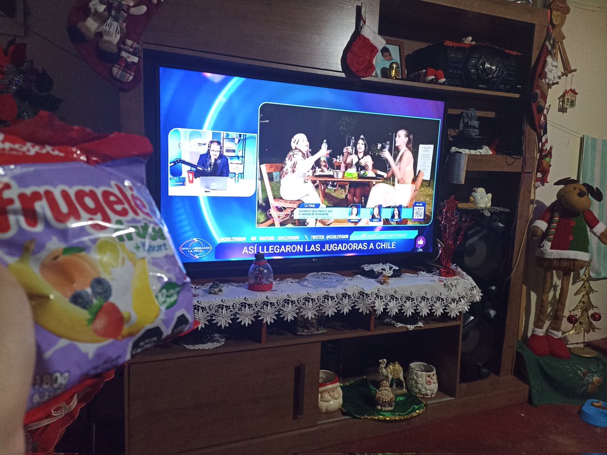 Viendo la final con el tío micholgita <a href="/ClaudioMichaux/">Claudio Michaux</a> y con estás delicias  después de mucho tiempo, saludos desde Pto Varas ♥️ #FinalGranHermano