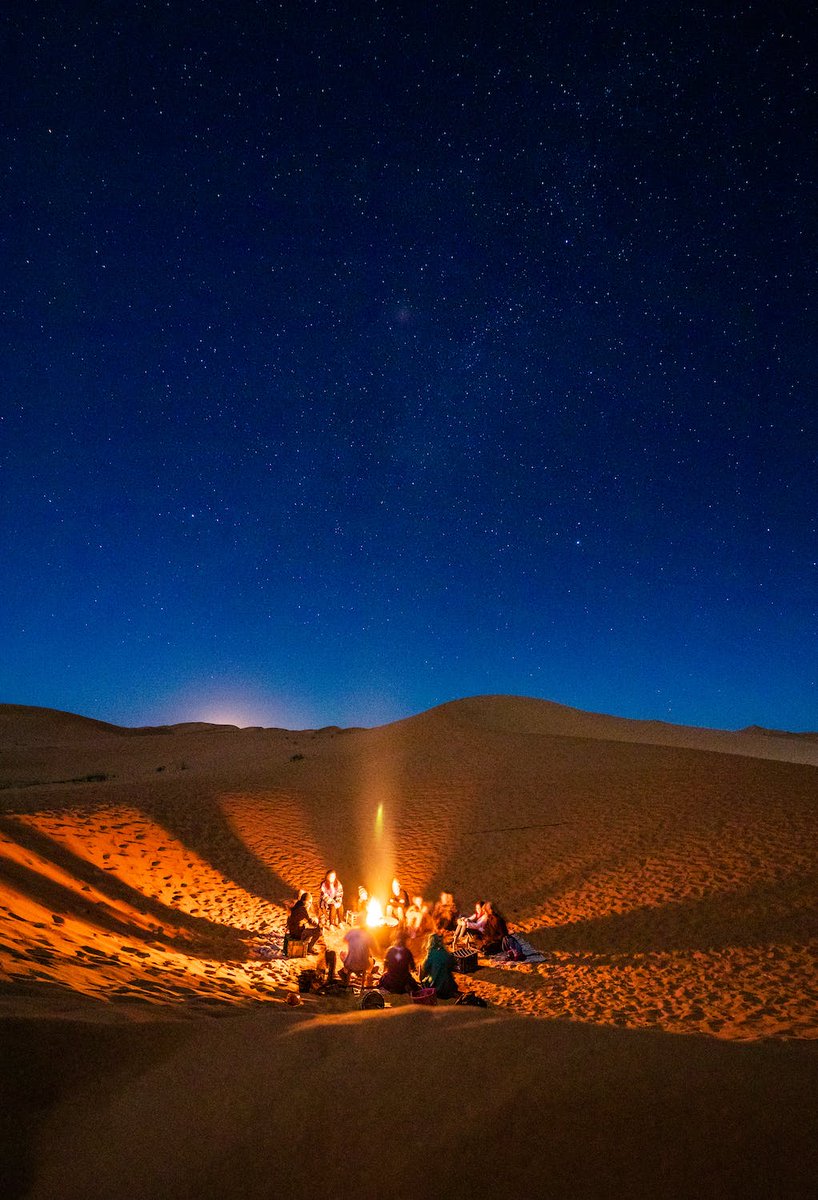 hung_fp1's tweet photo. The Sahara Desert, vast and scorching, is an arid world where golden sand spreads as far as the eye can see. This is not only a geographical area, but also a symbol of strength and perseverance. Under the harsh sunlight, the sand dunes float like ocean waves constantly moving, creating a mysterious and implicit image of immutability and change at the same time. The Sahara is not only a place marked by time but also an endless source of inspiration for the patience and extraordinary power of nature. #sahara #African #View #naturelovers #NaturePhotograhpy #Blogs #Desert