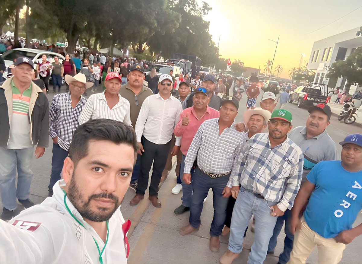 AlfonsoHidalgoB's tweet photo. Las y los pescadores del sector pesquero de Sinaloa, se unieron en un mismo corazón y sentir, excelente trabajo de nuestro gobernador Dr. Ruben Rocha Moya y nuestra secretaria de pesca Flor Emilia Guerra Mena. 
 
#LaFuerzadelPescador https://t.co/SPaD60fjen