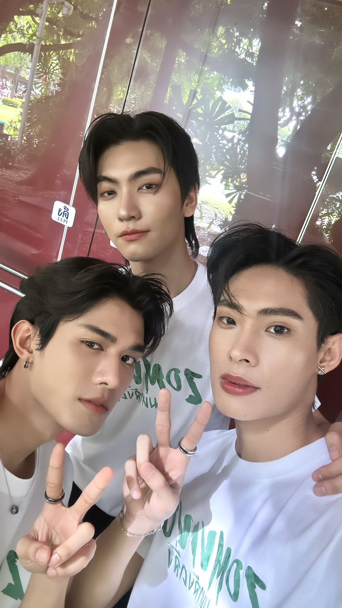 TutorKrp's tweet photo. พร้อมวิ่งหนีกับพวกเรามั้ยค้าบบ
#บวงสรวงzomvivor https://t.co/BEna4TjlwN