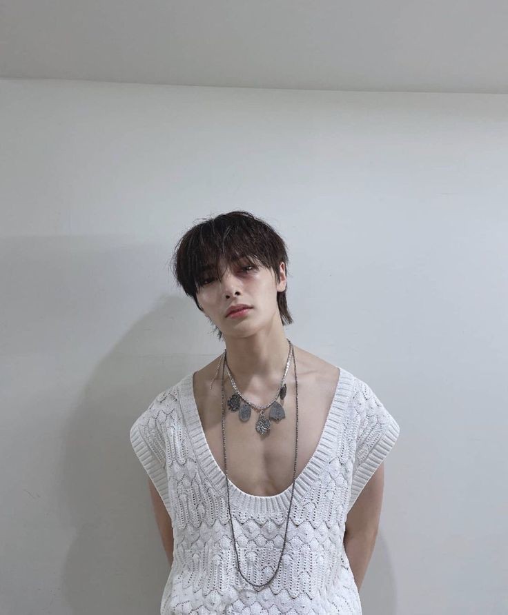 honnijam's tweet photo. au hyunin: un beso bajo el muérdago 🥂

Hyunj!n, un importante abogado, debe asistir cada año a la fiesta de navidad que organiza su familia
o
Jeong!n debe fingir ser un médico ante la familia política de su hermana y tratar de que su enemigo no revele su secreto https://t.co/ArGj0ZCRf6