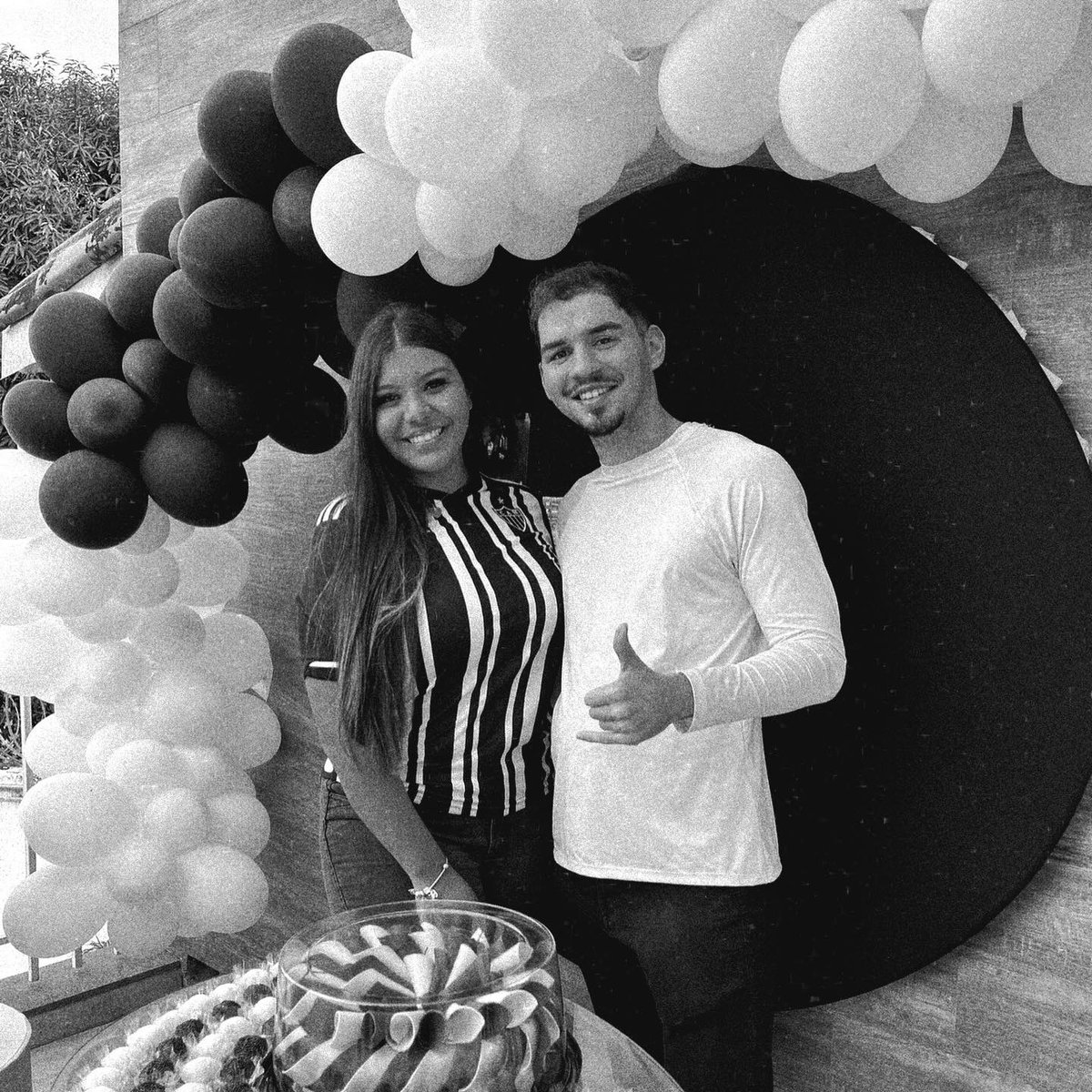 michellenjmm's tweet photo. eu te amo pra sempre https://t.co/VtOa0W0Mdz