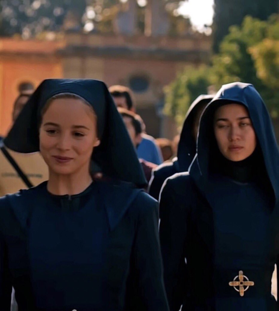 coldjands's tweet image. Bea: She is so stupid but i love her