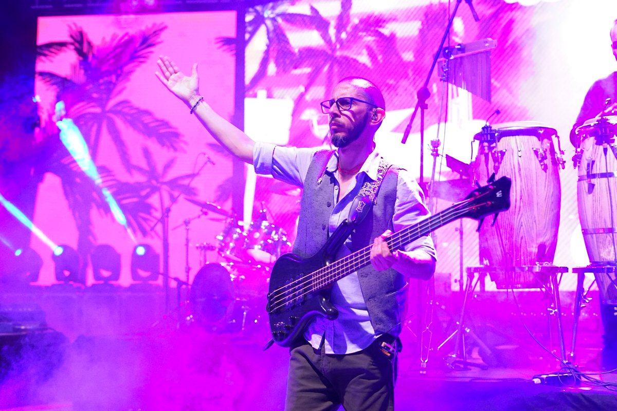 Que año tan increíble!!! He compartido mucha música, esta canción #DevuelvanmeLaGiitarra una de mis favoritas!! 
#sacoto #ecuador #loscruks #cruks #AndresSacotoA #cruksenkarnak open.spotify.com/track/4A12FW0c…