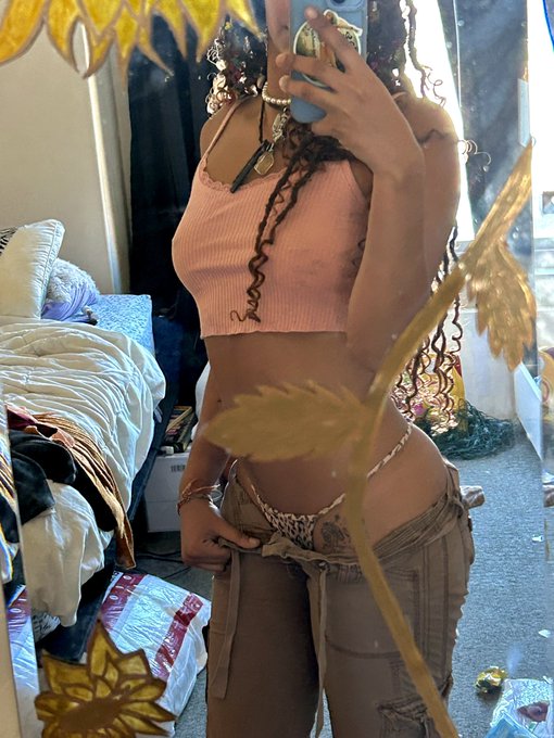 Currently 10lbs away from my goal weight. Watch me reach it at https://t.co/wL1l0gftWv https://t.co/