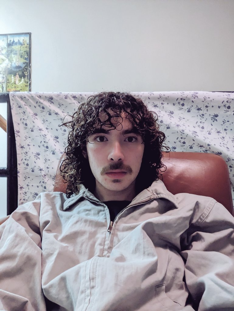 SkettiLuvr1973's tweet photo. #deartwitter just sitting in my lounge not doing much tbh wbu ? #replyincomments https://t.co/Or7dieIpyX