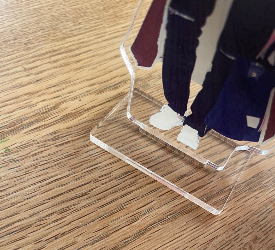 土台について

フィルムが貼られたままですと土台がはまりづらい事がありますので、フィルムを剥がして土台にはめて下さい。

土台は頑丈に出来ておりますのでギュッとはめ込んで下さい。