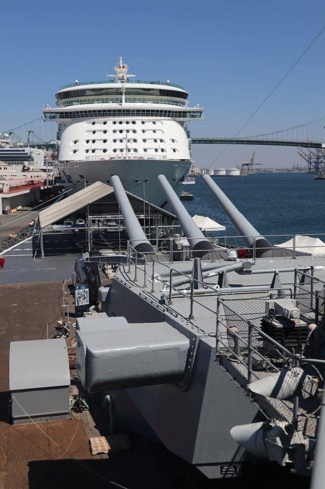 hmcrem's tweet image. Just hand over the All-You-Can-Eat buffet and all the rum and there won't be any trouble. 📷
#USSIowa