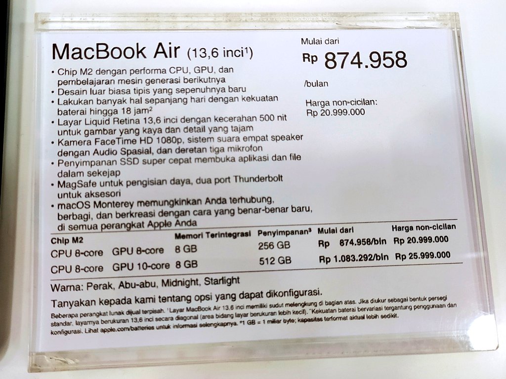 fendybargo's tweet photo. Akhirnya saya memilih MacBook Air M2 

Kenapa? 

Setelah membaca berbagai artikel dan menonton banyak video tentang reviu MacBook Air dan MacBook Pro M2

Pemilihan berdasarkan pertimbangan yang sifatnya personal dan sesuai kebutuhan saja

Menurut saya MacBook Air M2
- Tampilan desainnya estetik
- Berat sedikit lebih ringan
- Ukuran layar sedikit lebih lebar
- Charger port magnetik