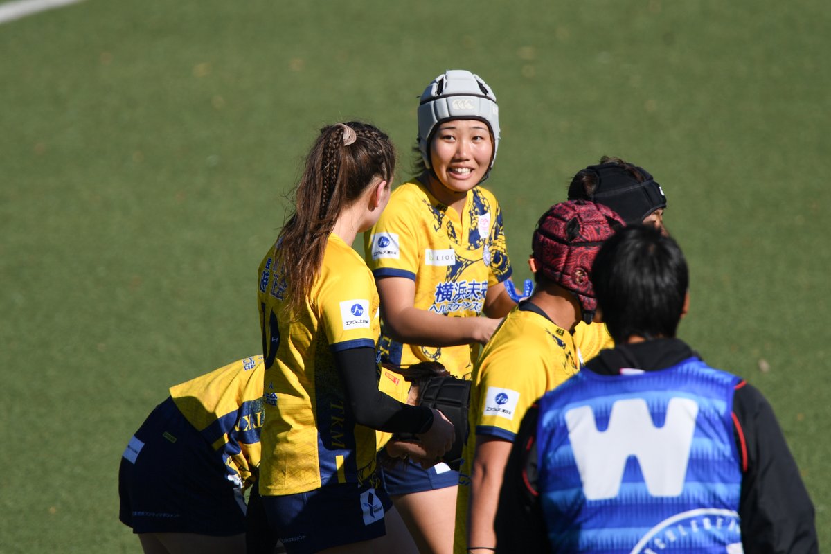 denimmaster's tweet image. #OTOWAカップ #OBL vs #YOKOHAMATKM より。
外国人メンバーとコミュニケーションをはかる #人羅美帆 選手。
@YOKOHAMA_TKM