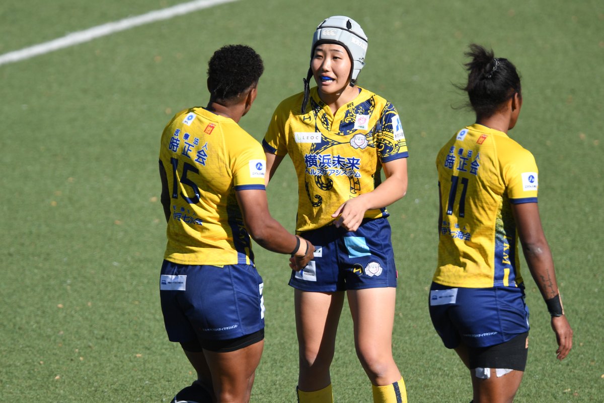 denimmaster's tweet image. #OTOWAカップ #OBL vs #YOKOHAMATKM より。
外国人メンバーとコミュニケーションをはかる #人羅美帆 選手。
@YOKOHAMA_TKM