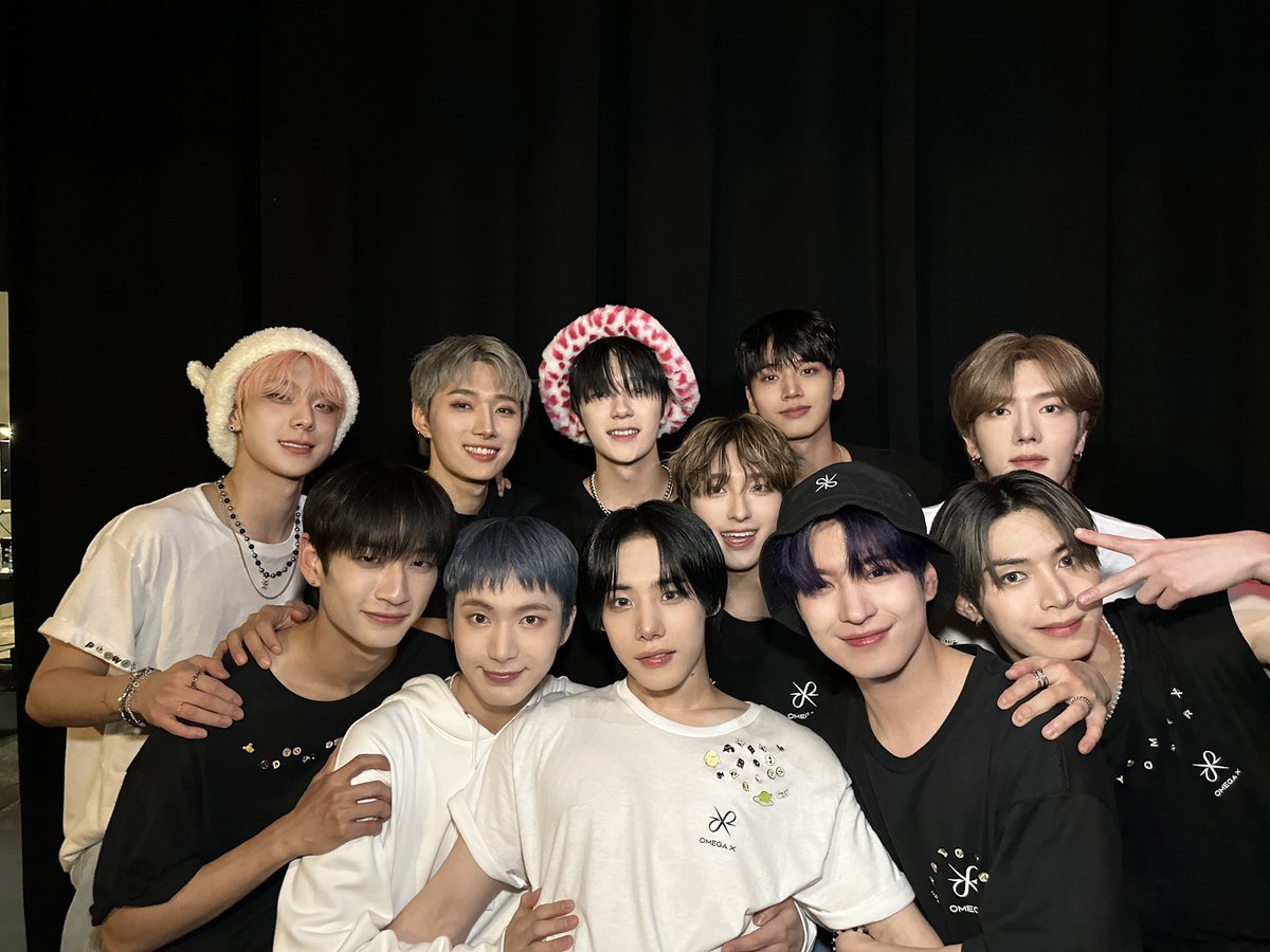 OmegaX_official's tweet photo. [📸]

OMEGA X in San Juan 🌴🌊

Está disfrutando? ❤️‍🔥

푸에르토리코 포애기들과 함께한
오늘 이 밤은 La Fiesta! 🕺✨

#OMEGA_X #오메가엑스
#iykyk #KEEP_GOIN
#OMEGA_X_in_SAN_JUAN https://t.co/6WNIPxAMS5