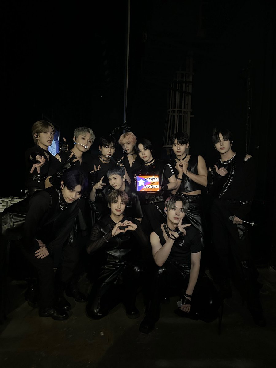 OmegaX_official's tweet photo. [📸]

OMEGA X in San Juan 🌴🌊

Está disfrutando? ❤️‍🔥

푸에르토리코 포애기들과 함께한
오늘 이 밤은 La Fiesta! 🕺✨

#OMEGA_X #오메가엑스
#iykyk #KEEP_GOIN
#OMEGA_X_in_SAN_JUAN https://t.co/6WNIPxAMS5