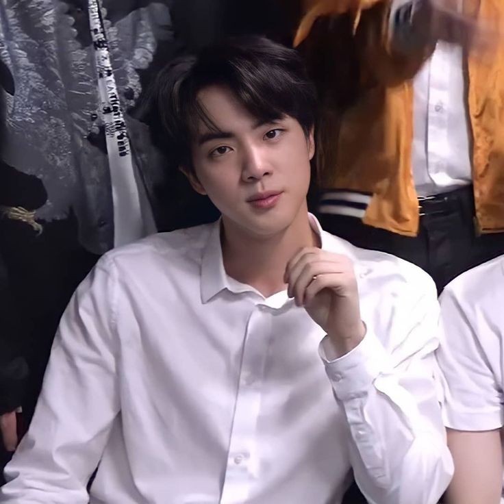 jikook_ofi's tweet photo. Ahora tenemos la misma edad😍, eres una persona increíble, que me has enseñado a amarme por mi misma, te deseo todo lo maravilloso de la vida...! Te amamos SeokJin
 ¡happy birthday! 🥳
#HappyBirthdayJin 
#HappyJinDay https://t.co/u2stF7l8zM