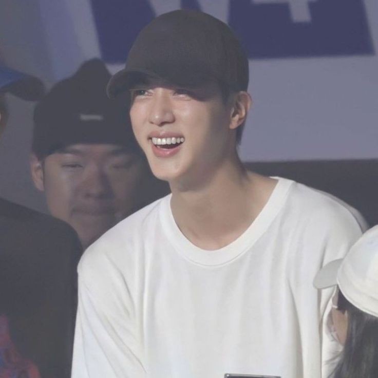 jikook_ofi's tweet photo. Ahora tenemos la misma edad😍, eres una persona increíble, que me has enseñado a amarme por mi misma, te deseo todo lo maravilloso de la vida...! Te amamos SeokJin
 ¡happy birthday! 🥳
#HappyBirthdayJin 
#HappyJinDay https://t.co/u2stF7l8zM