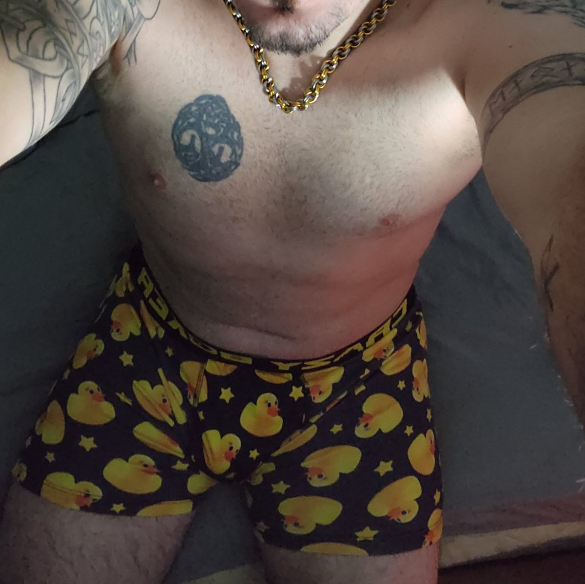 Getting ready for bed, and decided to wear my Rubber Ducky boxers tonight! 😝

#rubberducky #boxers #tattedgayguy #goodnight #readyforbed