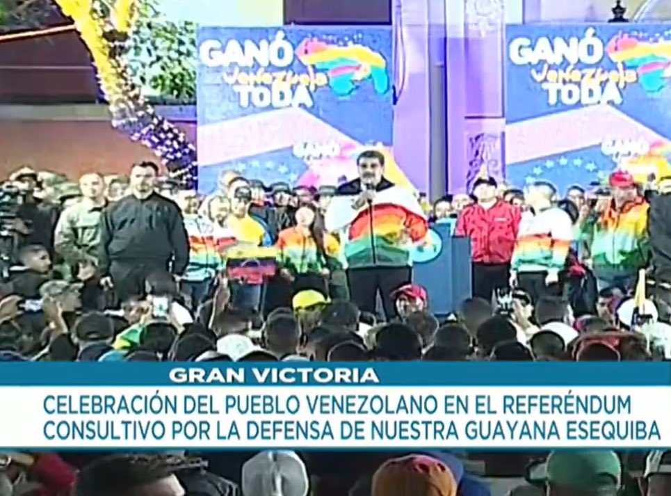 embantigua_ve's tweet photo. #Live || President @NicolasMaduro: “We have to give a standing ovation to the people of Venezuela, we have taken the first steps of a new historical stage to fight for what is ours and recover what the Liberators left us: La Guayana Esequiba”🇻🇪
#03Dec #VenezuelaDiceSi https://t.co/oKOMsdGqRj