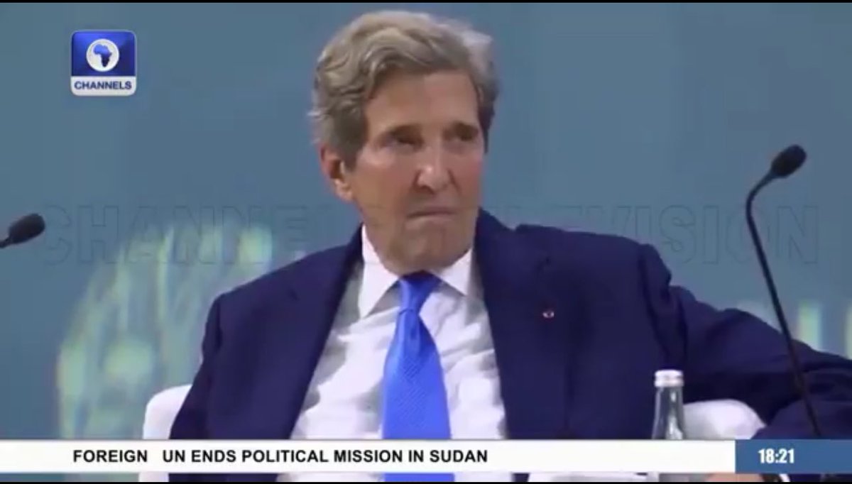 General_Oluchi's tweet photo. John Kerry looked so disgusted at Tinubu as he read incoherently.

The Bombastic side eye…😒 https://t.co/sefK1V7nPZ