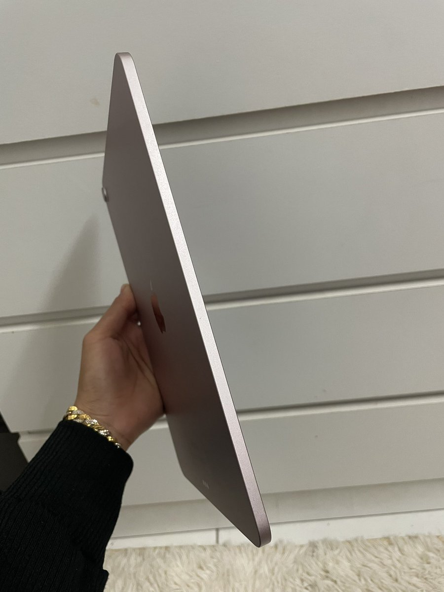 ShaHamDan's tweet photo. Ipad Air 5th Generation 256gb to letgo. Berminat boleh pm ya. Thank you🙏🏻 
Whatsapp 0139585960 https://t.co/gus6up0Bz8