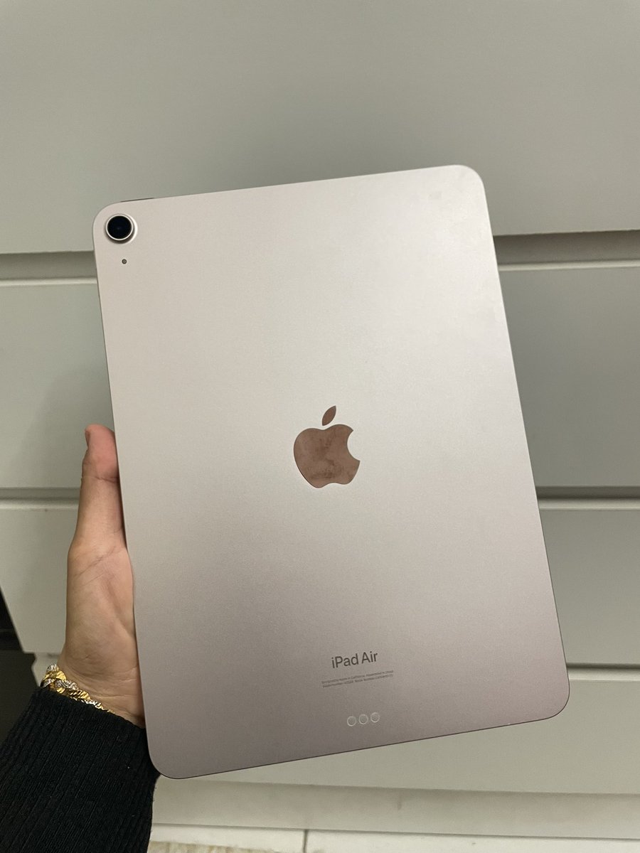ShaHamDan's tweet photo. Ipad Air 5th Generation 256gb to letgo. Berminat boleh pm ya. Thank you🙏🏻 
Whatsapp 0139585960 https://t.co/gus6up0Bz8