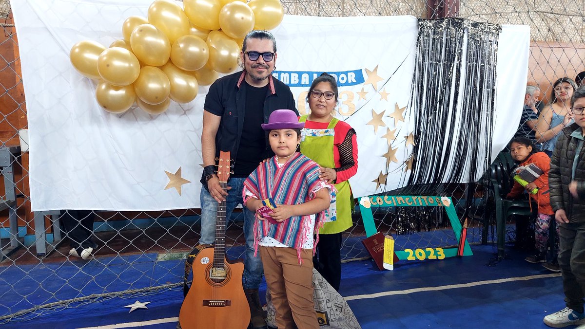 Gabi_DeLa_Vega's tweet photo. También se presentó el Profesor @DavidMallea junto a los niños y niñas del Barrio Colombo con el Programa Inclusivo #MusiJugando. 🎤🧒🎶🎸👧🏻🎺🎼 https://t.co/ngiy8OuxcT
