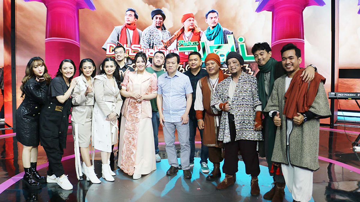 Seru! “Dahsyatnya Parawali Fatimah Oh Fatimah” Wali Band
diberitain.com/serunya-dahsya… @apoy_bandwali <a href="/WaliBand_/">Wali Band</a> <a href="/NAGASWARA_ID/">NAGASWARA Music</a> <a href="/nagaswarafmbgr/">NAGASWARA RADIOTEMEN</a> <a href="/DuoAnggrek/">Duo Anggrek</a> <a href="/SitiBadriahNS/">Siti Badriah</a> <a href="/fitricarlina2/">FITRI CARLINA</a> <a href="/my_babyShima/">My Baby Shima</a> <a href="/SNSAddict_ID/">@SandrinaAzzahra</a>