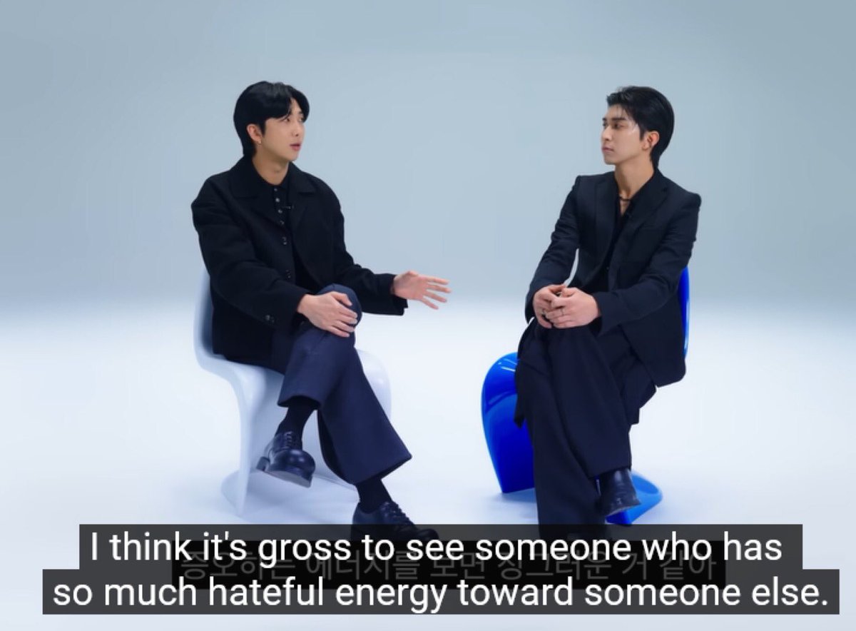 Tigs7G's tweet image. NYT Popcast: Don’t listen🚫
Wish I could reclaim those 44 mins I wasted on this absurdly uninformed, biased, mean-spirited tripe spewed by a pair of smirking, condescending K-poppies.
To this adult Bangtan music stan/active ARMY, their hot take, tho offensive, is IRRELEVANT.✌️💜