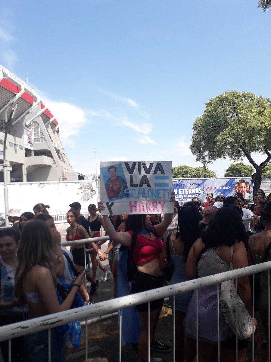 valubaigorria's tweet photo. 1 AÑO QUE VI A HARRY EN VIVO 
gracias Harry, el mejor día de mi vida 🥺🫶 https://t.co/FudMYf2W3W