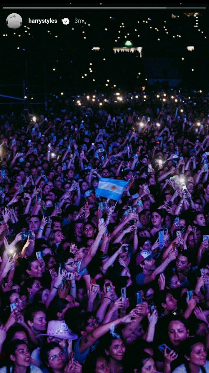 valubaigorria's tweet photo. 1 AÑO QUE VI A HARRY EN VIVO 
gracias Harry, el mejor día de mi vida 🥺🫶 https://t.co/FudMYf2W3W