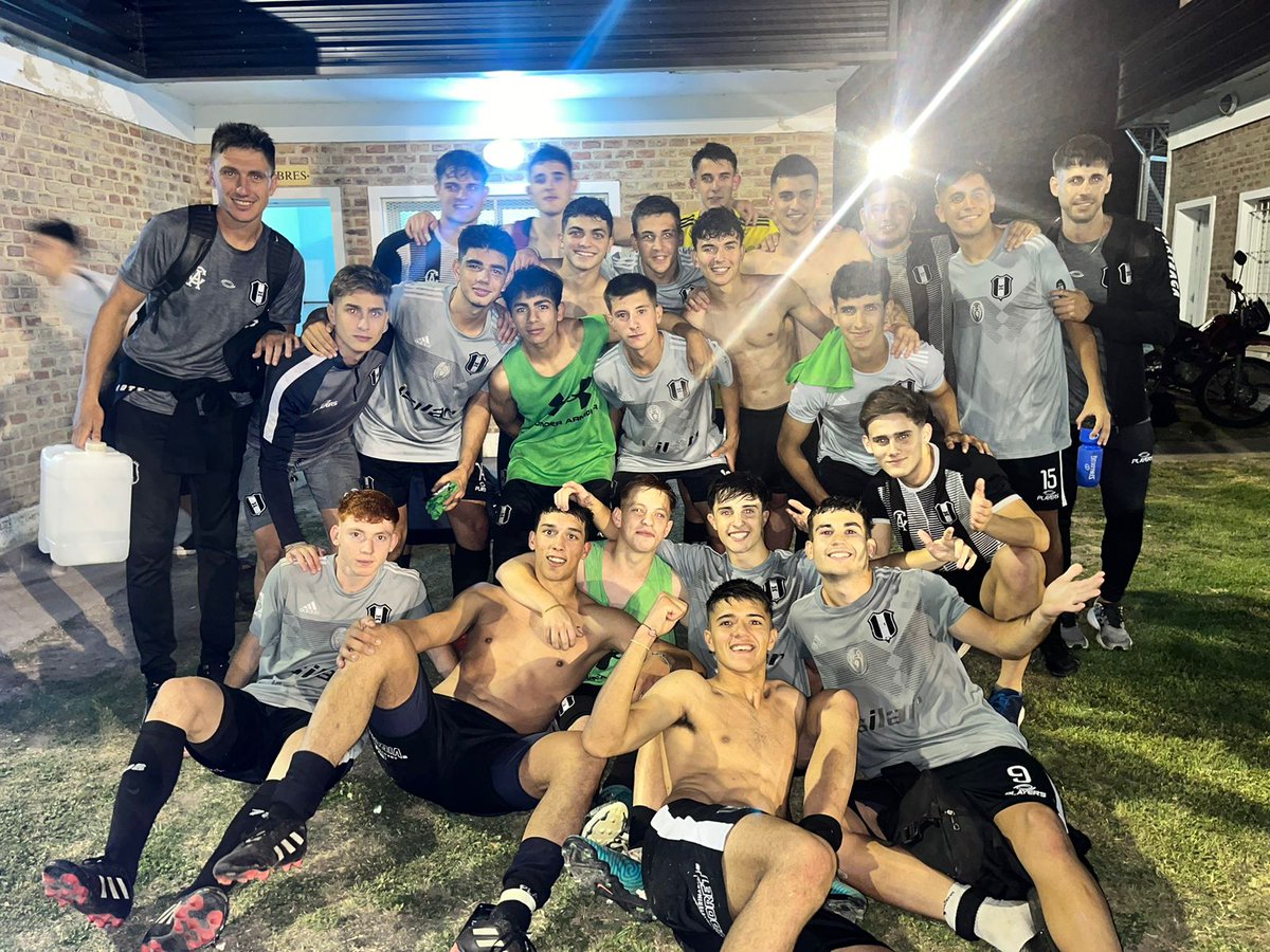 Jueguen como escabian nos dijeron...
Campeones🎖❤️