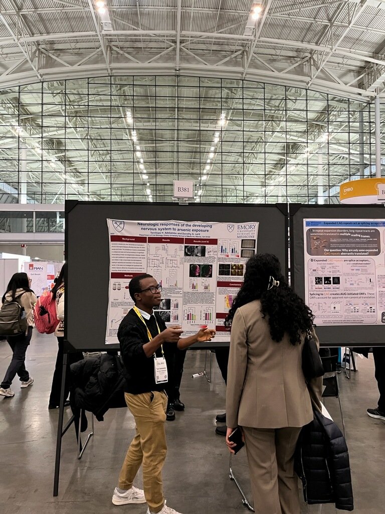 The fly gossip at #cellbio2023 #ascb meeting. Thank you <a href="/Junnan_Fang/">Junnan</a> for the picture.