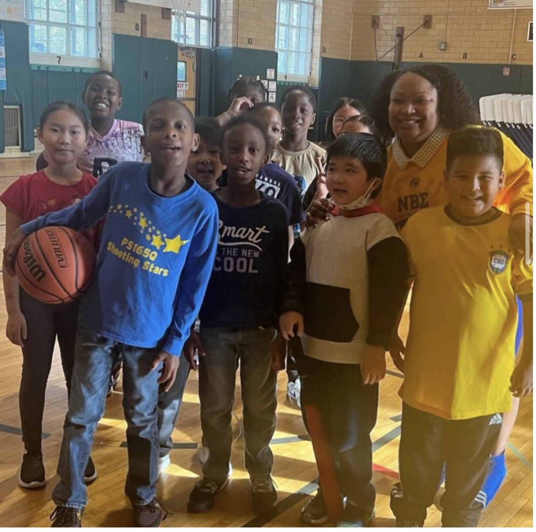 PrincipalNealy's tweet photo. My students make me smile everyday. #wethriveat165 #fromManyWeAreOne https://t.co/m6QLLTOWjW