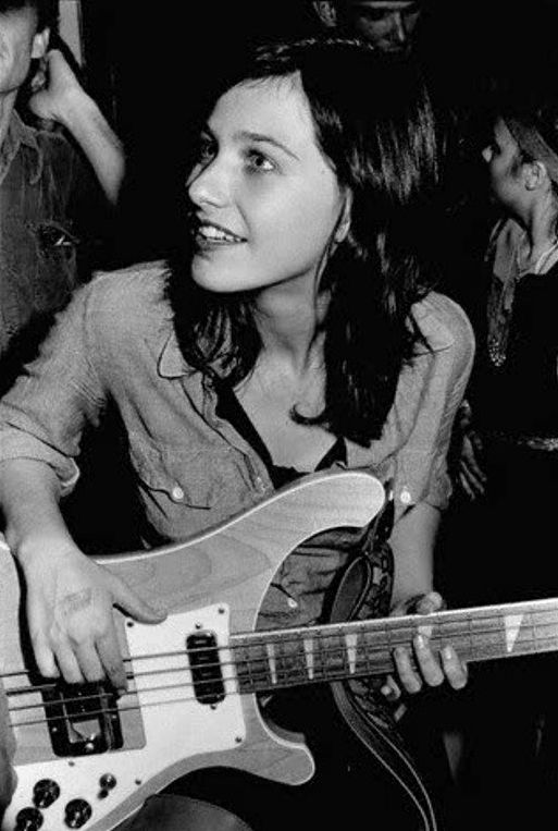 PunkRockStory's tweet photo. Emmy award winner Kira Roessler with an original Rickenbacker 4001 in December 1980, 4 years before her Black Flag days. 

Photo by Gary Leonard

#punk #punks #punkrock #womenofpunk #kiraroessler #blackflag #history #punkrockhistory https://t.co/vWcM6P6k8M