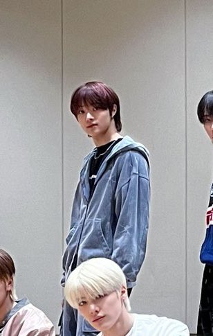 eun_aaaaaaaa's tweet photo. 드롭킥 안무영상

메종미네드 
PINCH WASHED HOOD ZIP-UP BLUE
https://t.co/ToUXfD0ifY
PINCH CARGO SWEATPANTS BLUE
https://t.co/vwiPZSmIoZ https://t.co/VxPOj96lEl