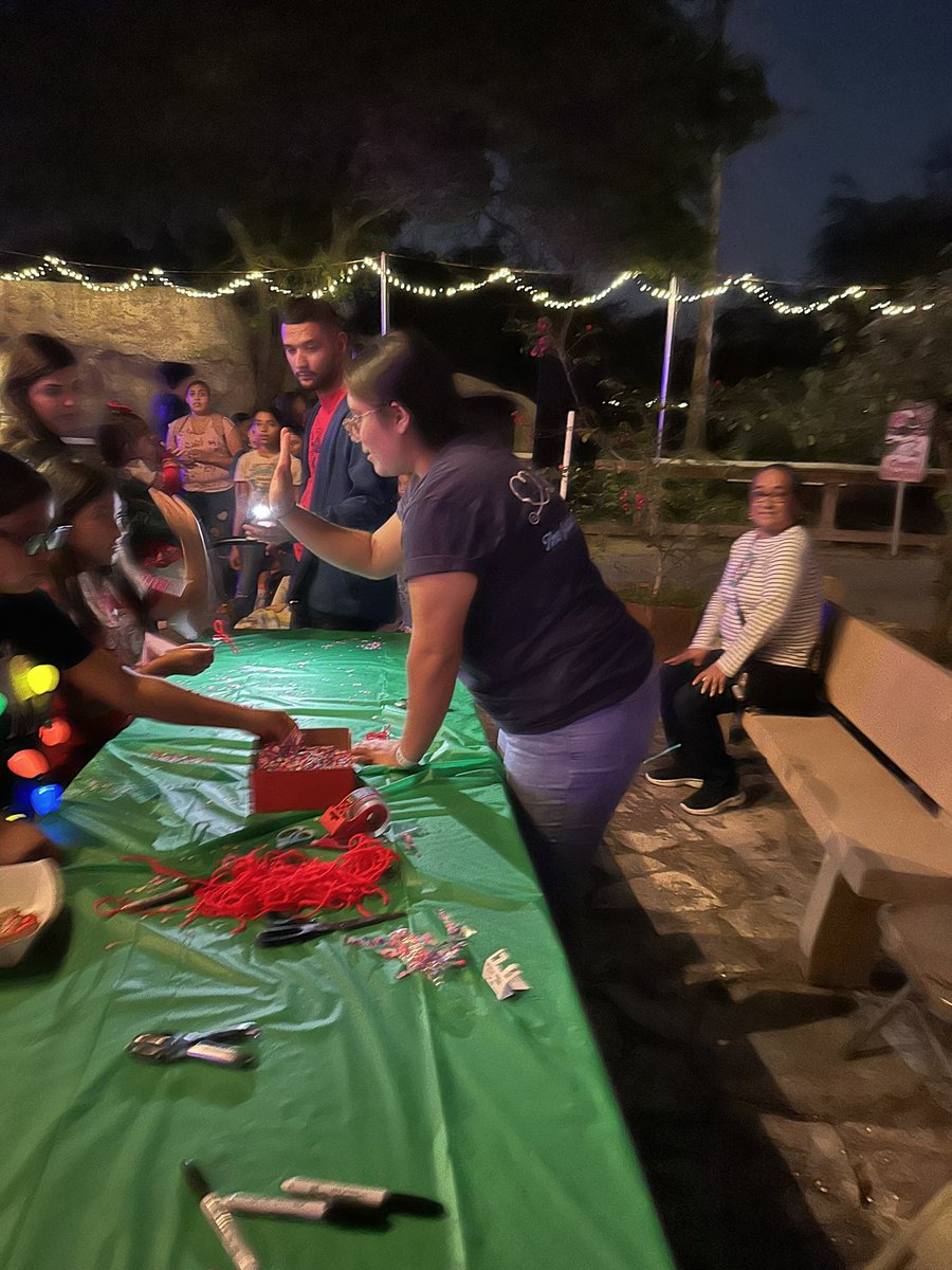 LFHSmedical's tweet photo. Zoo Nights and Lights Community Service this Sunday night for our awesome LFHS HOSA! @losfresnoshigh @CTELFCISD https://t.co/GkgVmJ7UBT