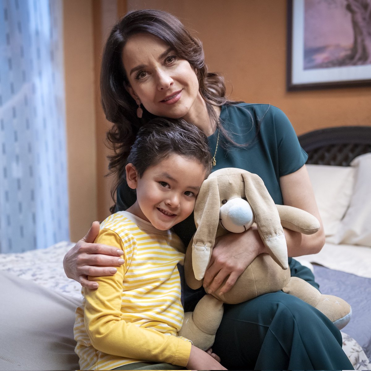 FebreLatina's tweet photo. Chegou o dia! #MinhaFortunaETeAmar estreia hoje (4), às 18h15, nas novelas da tarde do SBT. Não vai perder, né? https://t.co/64NRUDKkbe