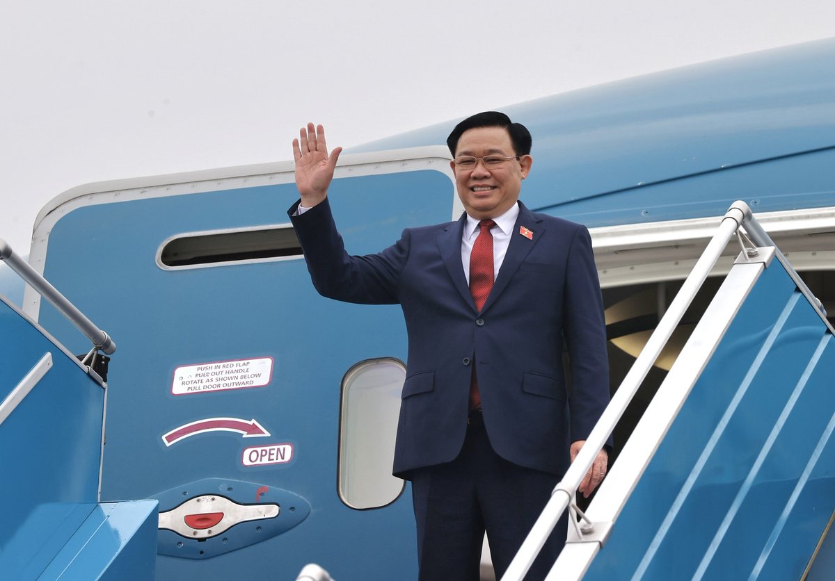 dbndtv's tweet photo. Sáng nay, 4.12, Chủ tịch Quốc hội Vương Đình Huệ lên đường tham dự Hội nghị cấp cao Quốc hội 3 nước Campuchia - Lào - Việt Nam lần thứ nhất. #dbnd #baodaibieunhandan#Daibieunhandan #quốchội #thoisuquochoi #thờisự #tintức #news #vietnam #Quochoivoicutri https://t.co/0rZ3ifQxQE