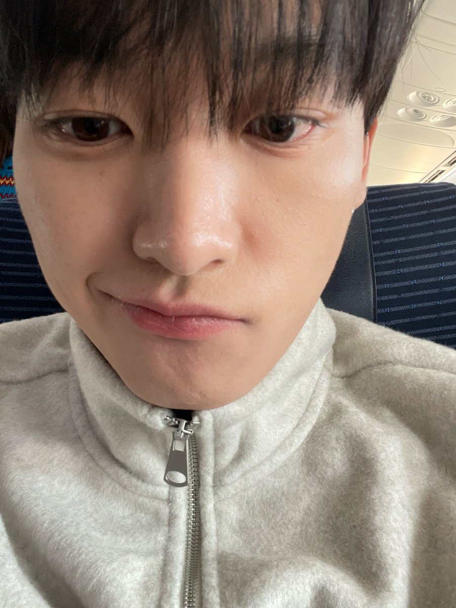 SF9official's tweet photo. 일본 다녀올게요! photo by 상혁😁😁
#SF9 #INSEONG https://t.co/9b0iBHfMTW