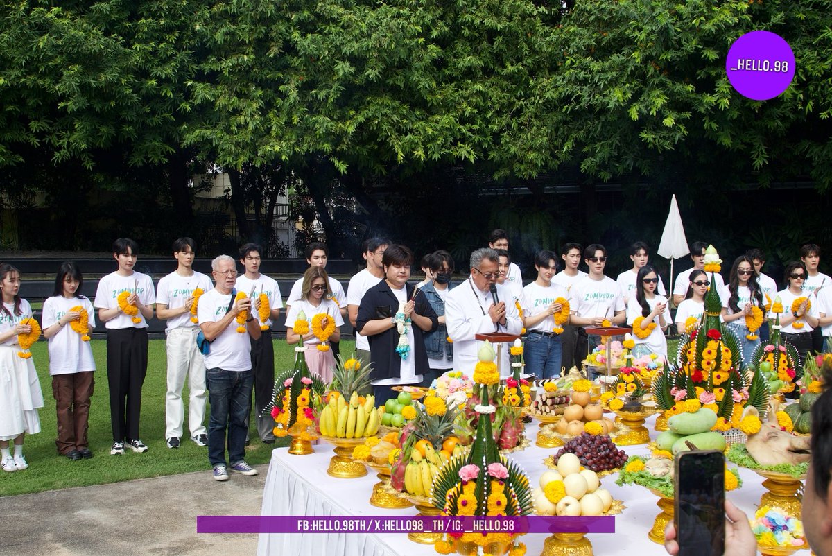 Hello98_th's tweet photo. บรรยากาศ งานบวงสรวงซีรีส์  ซีรีส์ซอมบี้ไทยเรื่องแรก "ZOMVIVOR (มหาลัยคลั่ง)"
Big Project ที่ "Domundi " ทุ่มทุนสร้างครั้งใหญ่

#บวงสรวงzomvivor 
#ZomvivorSeries #ZeeNuNew #ZeePruk #NuNew #Bosschaikamon #mmaxmax #netsiraphop 
#MandeeWork  #ZomvivorSeries https://t.co/Ddw6UKIoFI