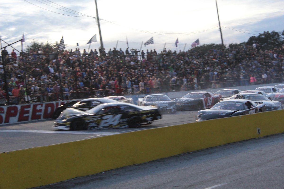 JudsonRacing's tweet photo. Huge accident on the restart involving the leaders with 18 laps to go

William Byron, Derek Thorn, Noah Gragson, Jake Finch, Hunter Robbins, and others involved 

#SnowballDerby https://t.co/AgAr8xpZeN