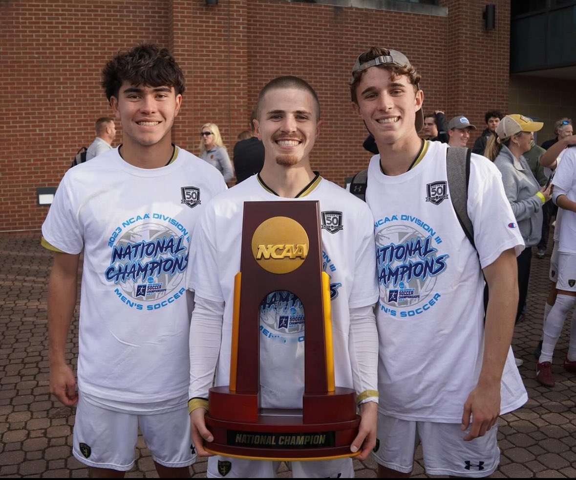 CoachPez's tweet photo. @PNHSAD 3 former Tigers win a National Championship! https://t.co/Vlaoa4ZTU4